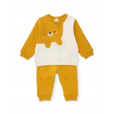 Baby plush set with raised bear detail Baby plush set with raised bear detail