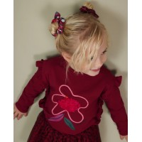Girls knit shirt with ruffles on the sleeves and floral design Girls knit shirt with ruffles on the sleeves and floral design